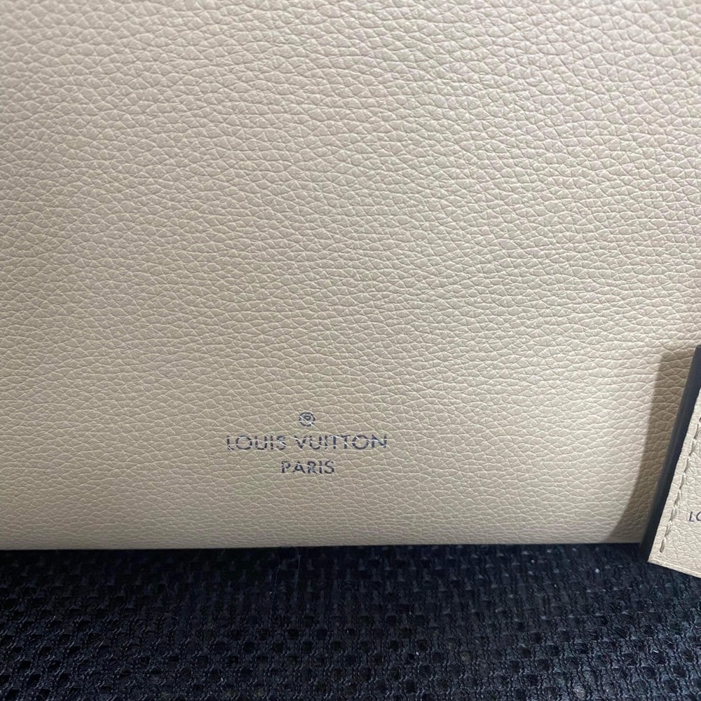 Louis Vuitton Lockme Shoulder Bag - Picture 2 of 8